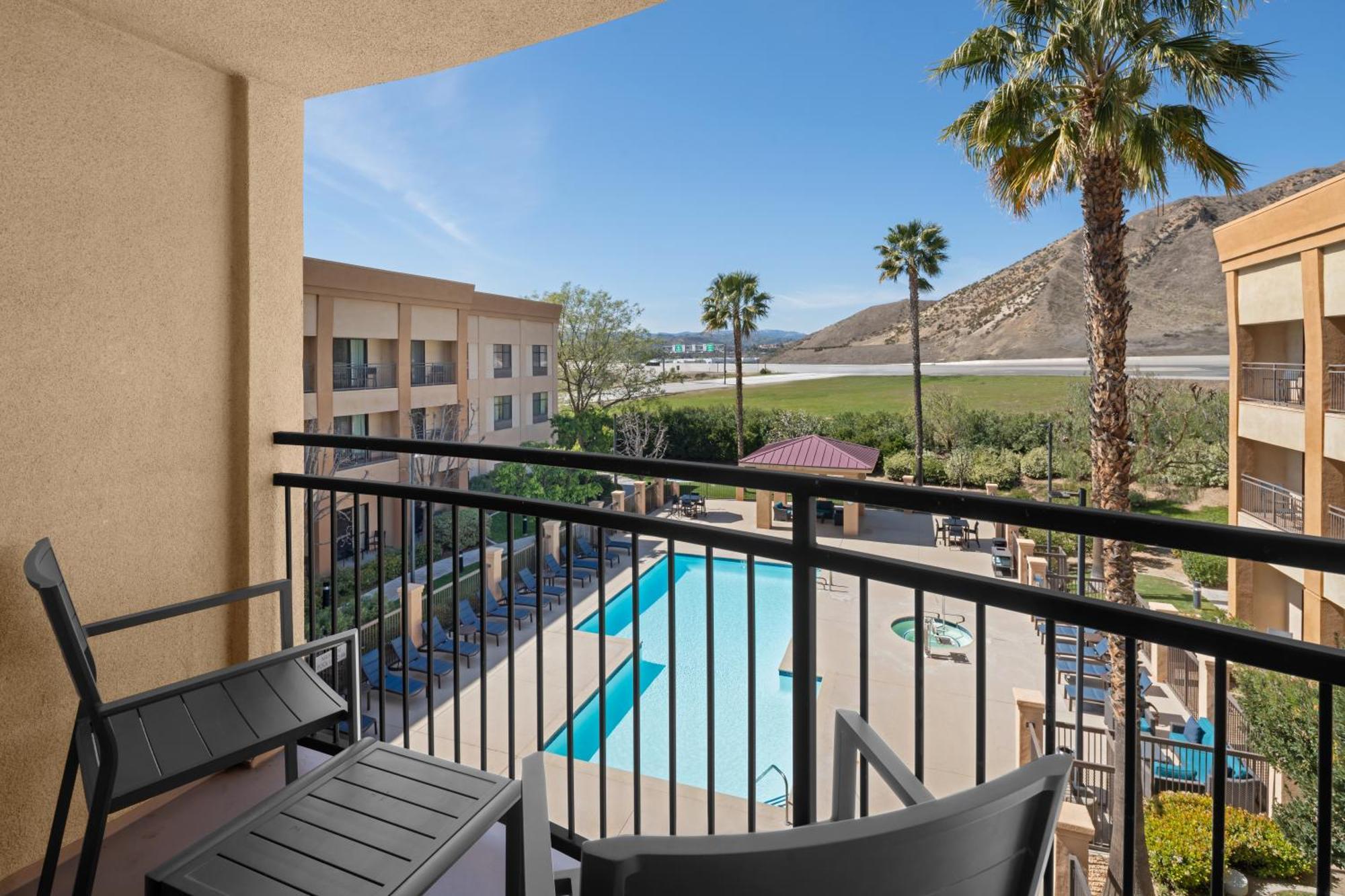 Courtyard By Marriott Santa Clarita Valencia Hotel Exterior foto