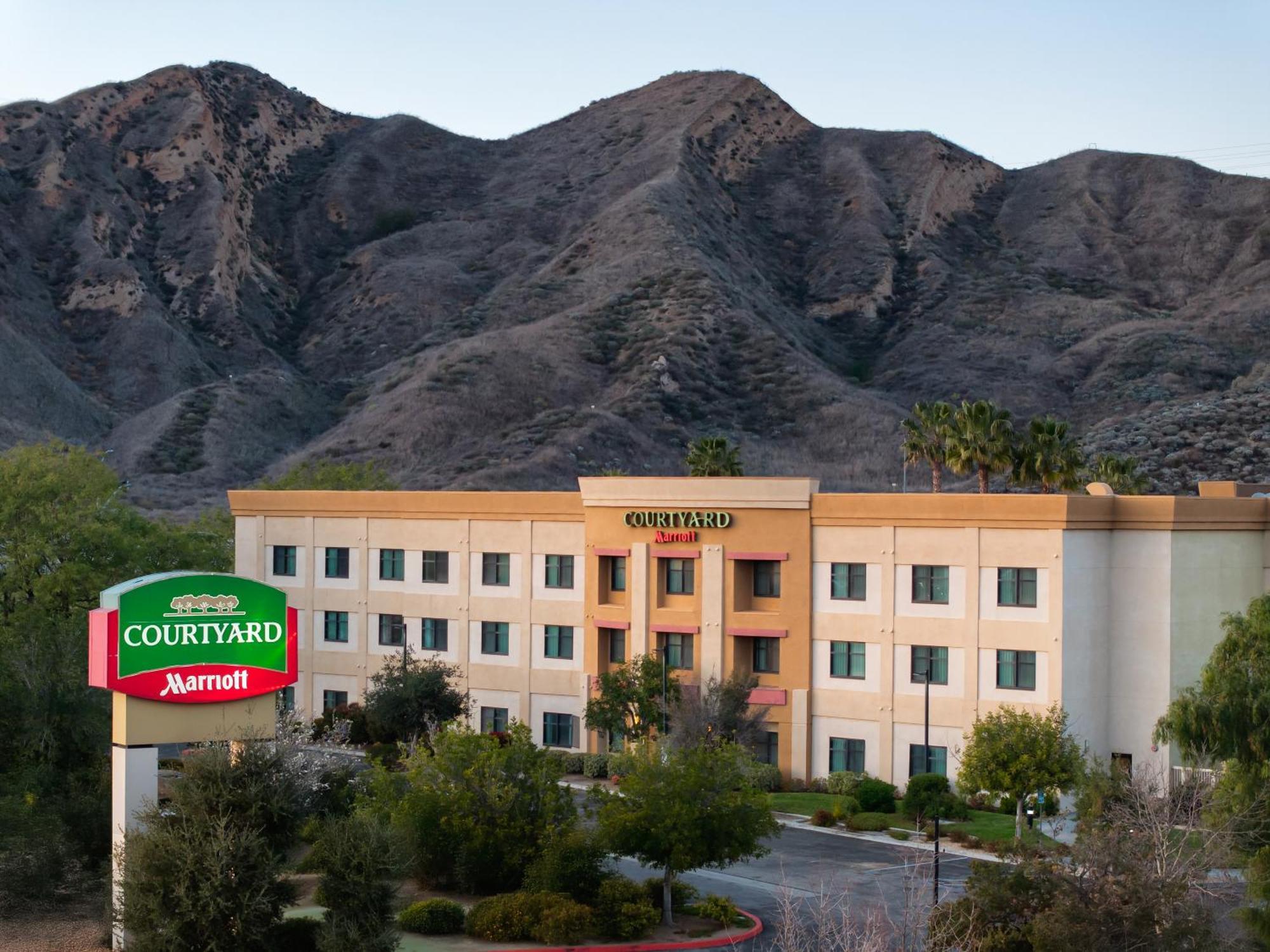 Courtyard By Marriott Santa Clarita Valencia Hotel Exterior foto
