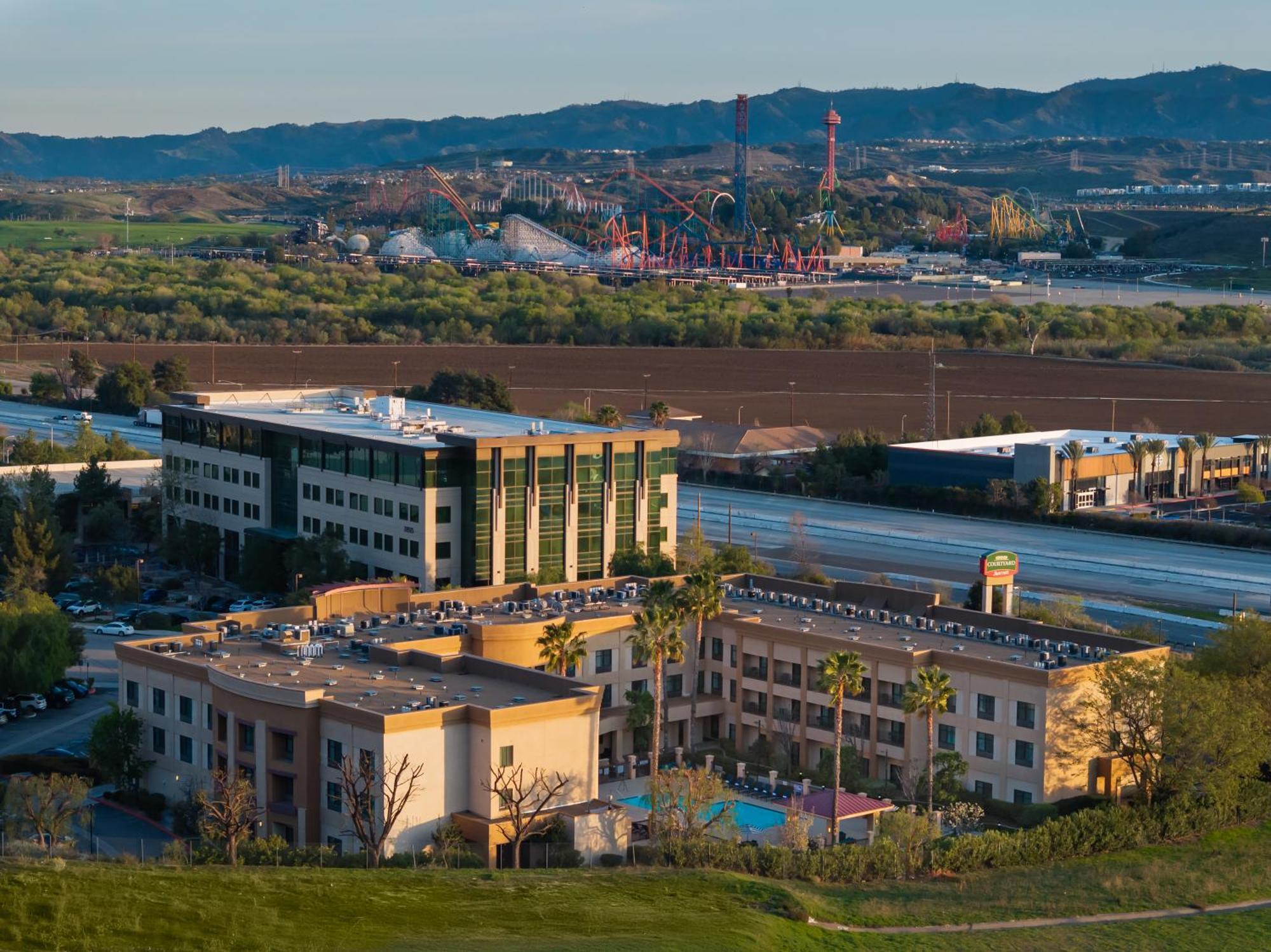 Courtyard By Marriott Santa Clarita Valencia Hotel Exterior foto