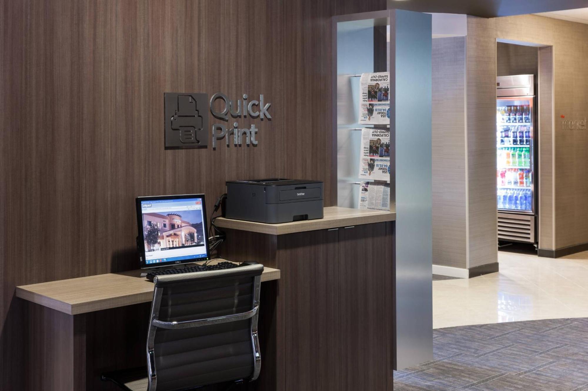 Courtyard By Marriott Santa Clarita Valencia Hotel Exterior foto